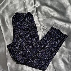 Black and Purple Patterned Leggings